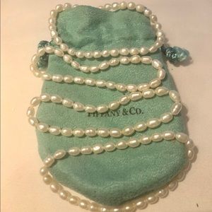 Freshwater Pearl bracelets (6) strands)